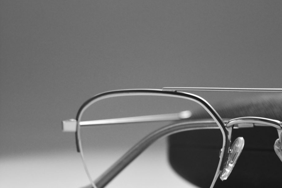Okulary korekcyjne – jak wybrać odpowiedni model oprawek